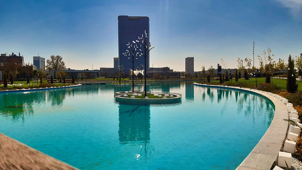 Озеро в парке Tashkent City